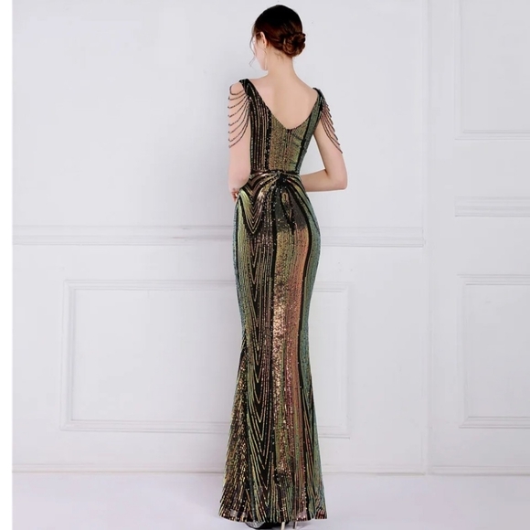 Stunning Metallic Evening Dress with Sequin Detail - Picture 7 of 16